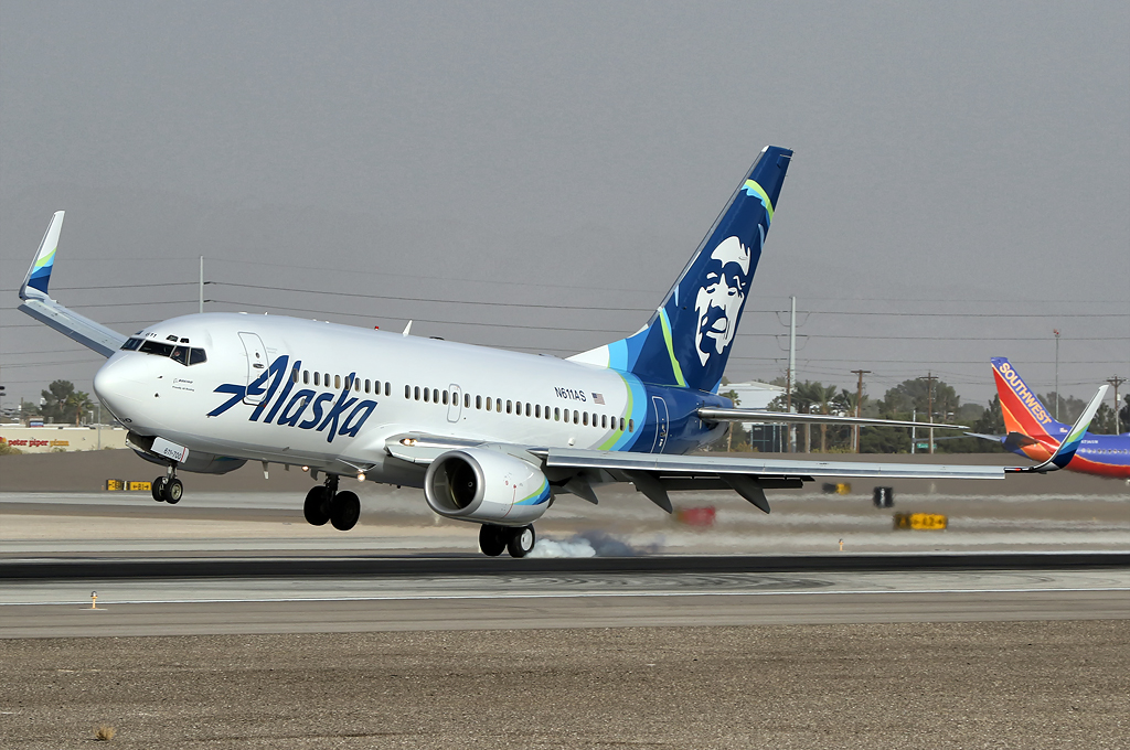 Aero Pacific Flightlines Alaska Airlines Boeing 737790 (29753/385) N611AS