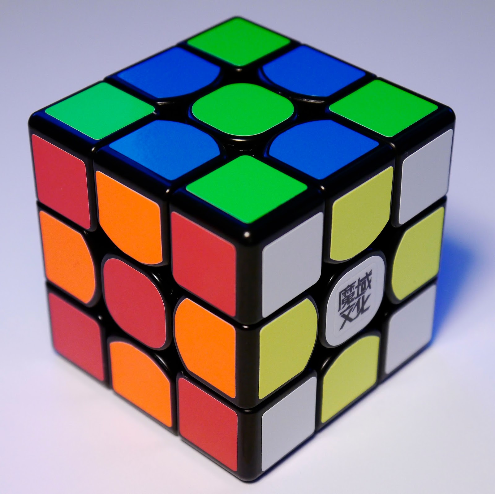 Kz S Cube Review August 2016 While It May Not Look So In Pictures The Weilong Gts Is Actually Quite Distinctive From Many Other Modern Squared Corner Cubes That Edges Of
