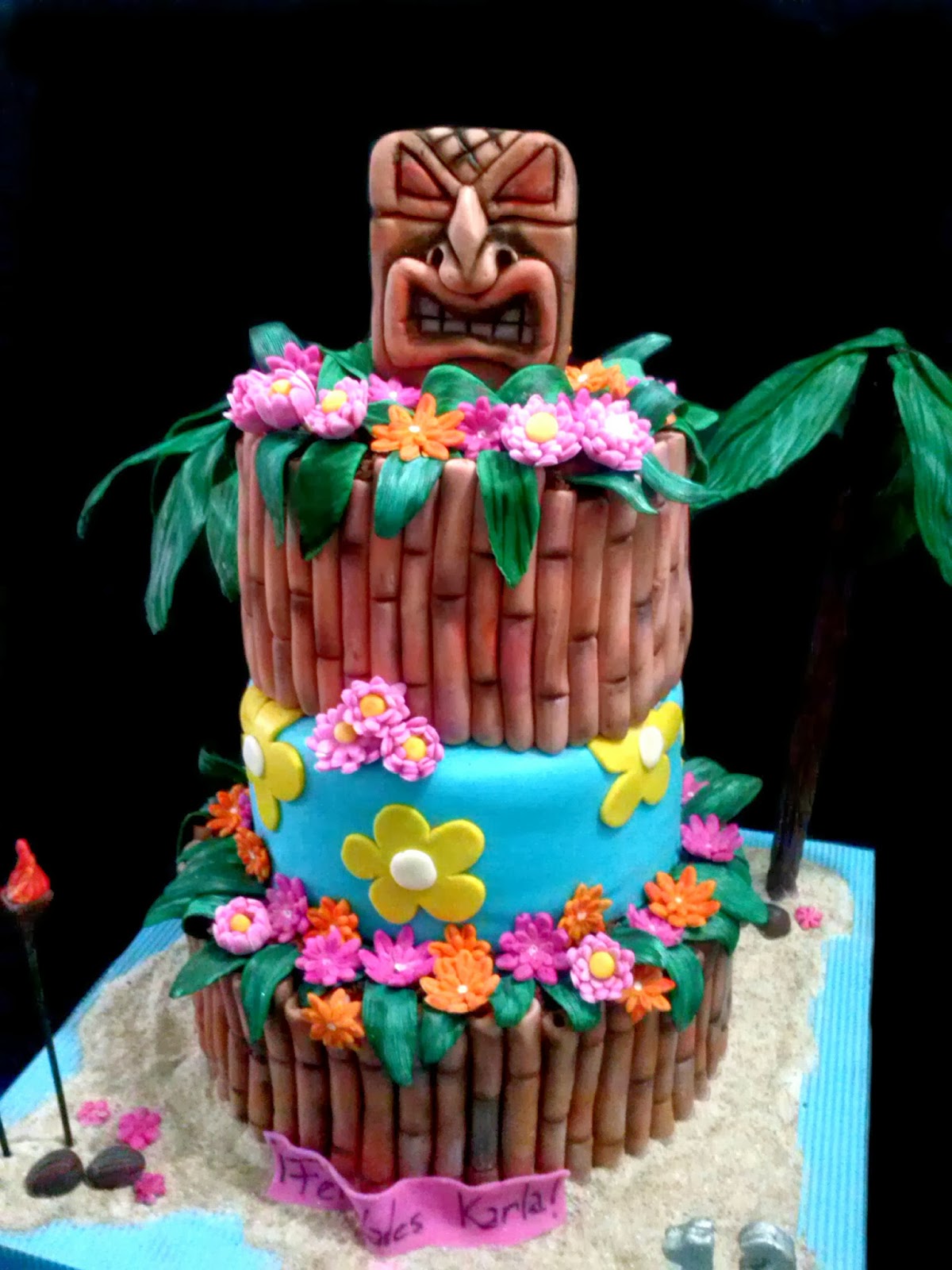 Torta Hawaiana con Totem