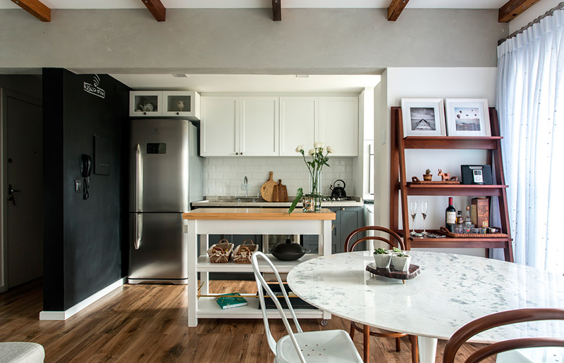Uma ideia boa para apartamentos pequenos: cozinha integrada com a sala