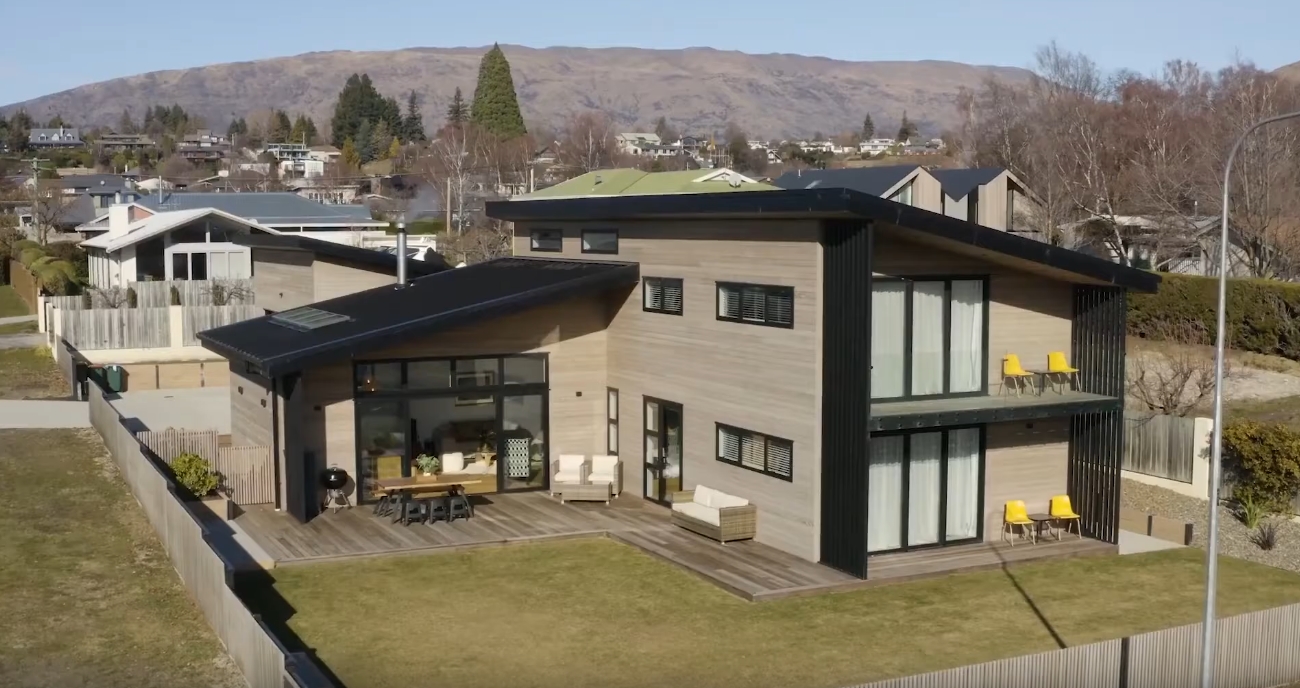 10 Photos vs. 35 Roche Street, Wanaka, Central Otago - High End Home & Interior Design Tour