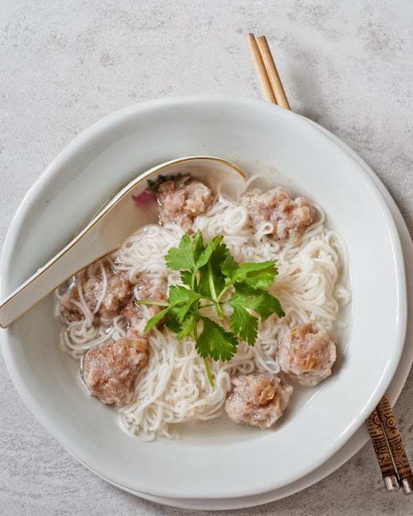 Pork balls with mee sua soup