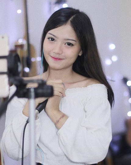Foto Dan Biodata 13 Besar Kontestan Yang Melaju Ke Babak Play Off Rising Star Indonesia Info Artis Musik Dan Televisi Ini sosok dan biodata mirriam maria eka, peserta audisi berparas cantik yang dijodohkan dengan ariel noah, ternyata seorang host music. foto dan biodata 13 besar kontestan