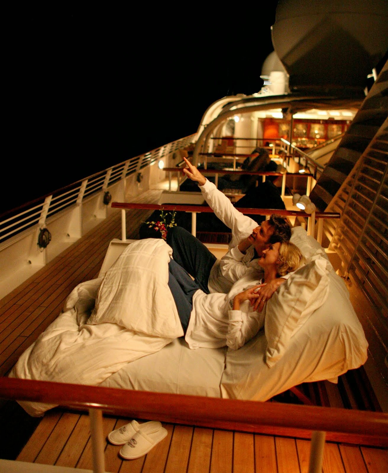 круиз на лайнере. паром мечты. богатая жизнь. Dbs cruise ferry владивосток. круизный лайнер сингапур.