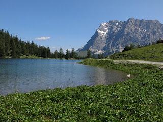 ... und bietet Aussicht auf den Wetterstein