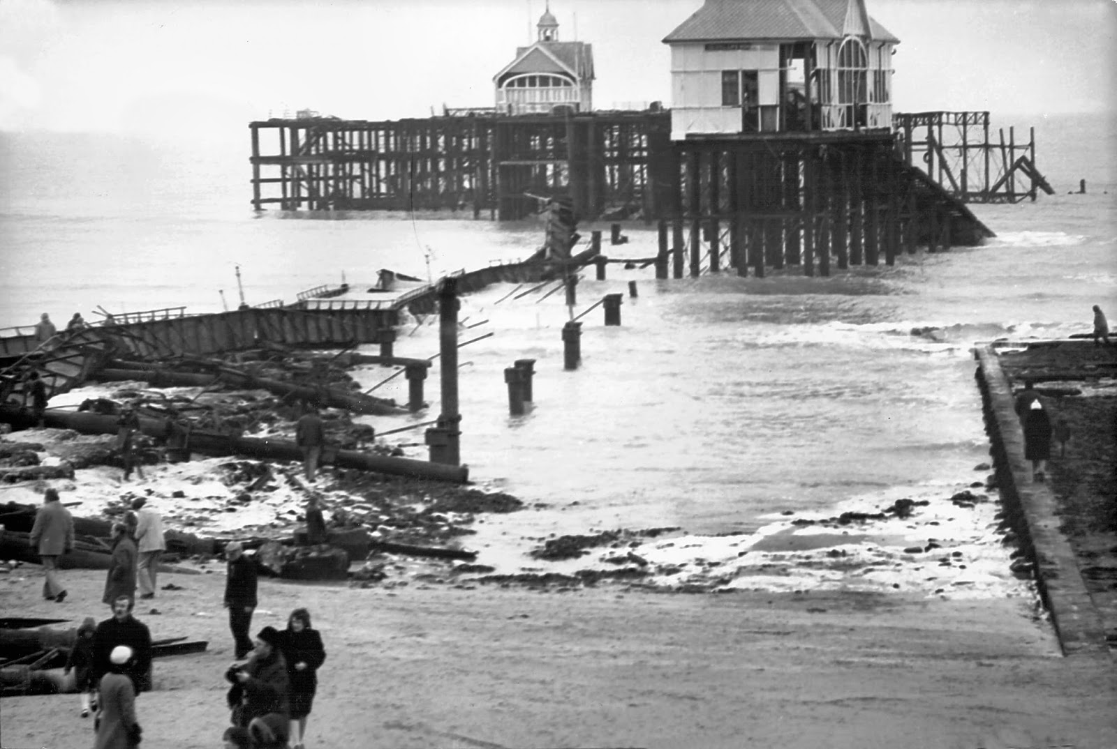 Historic Margate storm pictures. Serious local storms with plenty of blaming the