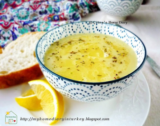 Cauliflower potato soup. This nutritious and hearty soup guarantee will be best start to warm up your family dinner table. #winterrecipe #souprecipe #cauliflowerrecipe #potato #lentil #heartysoup #comfortfood