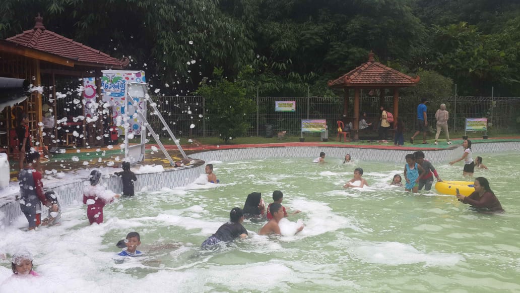 Isi Liburan Bareng Keluarga Di Pusaka Water Park Purwakarta Inijabar Com