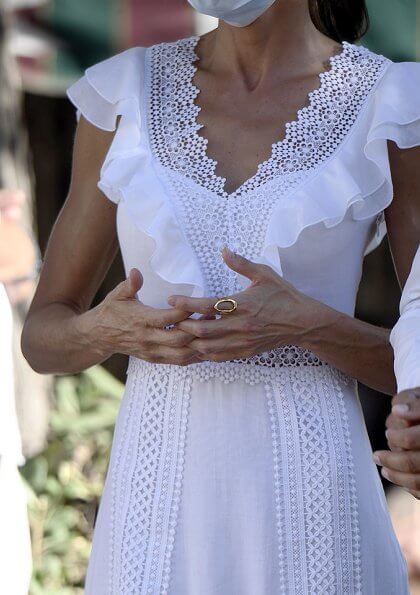 Queen Letizia wore a new lace long dress from Charo Ruiz Ibiza, and an espadrille wedges from Macarena. carries White Lily straw tote bag