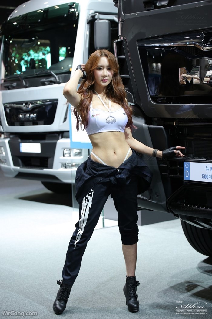 Han Chae Yee Beauty at the Seoul Motor Show 2017 (123 photos) photo 5-17