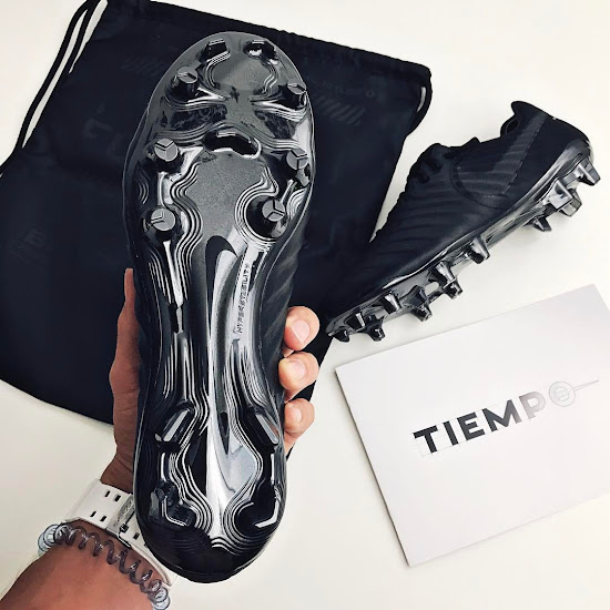 daño Cumplido sensación Only 100 Pairs: Super-Limited Nike Tiempo Legend VII Black Platinum  Revealed - Footy Headlines