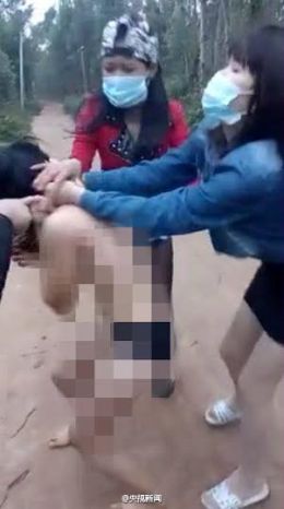 Bror Baron Situation Photos: 15-year-old girl beaten & stripped naked by a gang of young girls