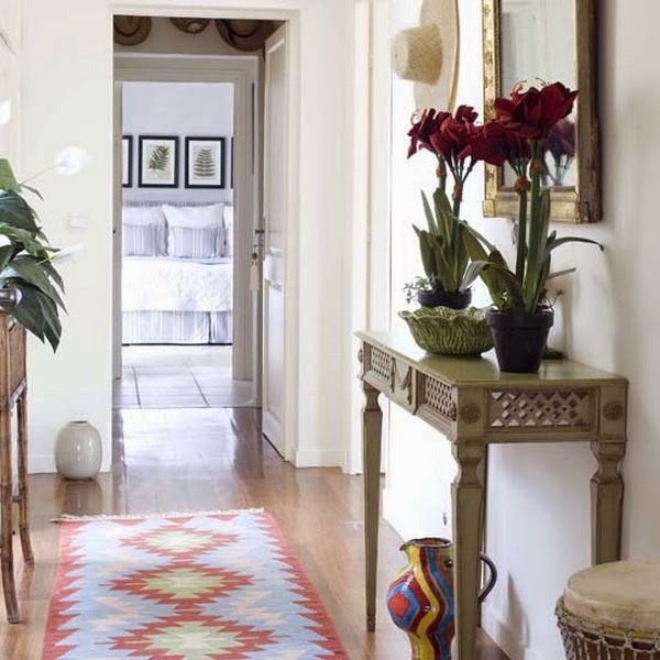 Decorating small foyer very well organized