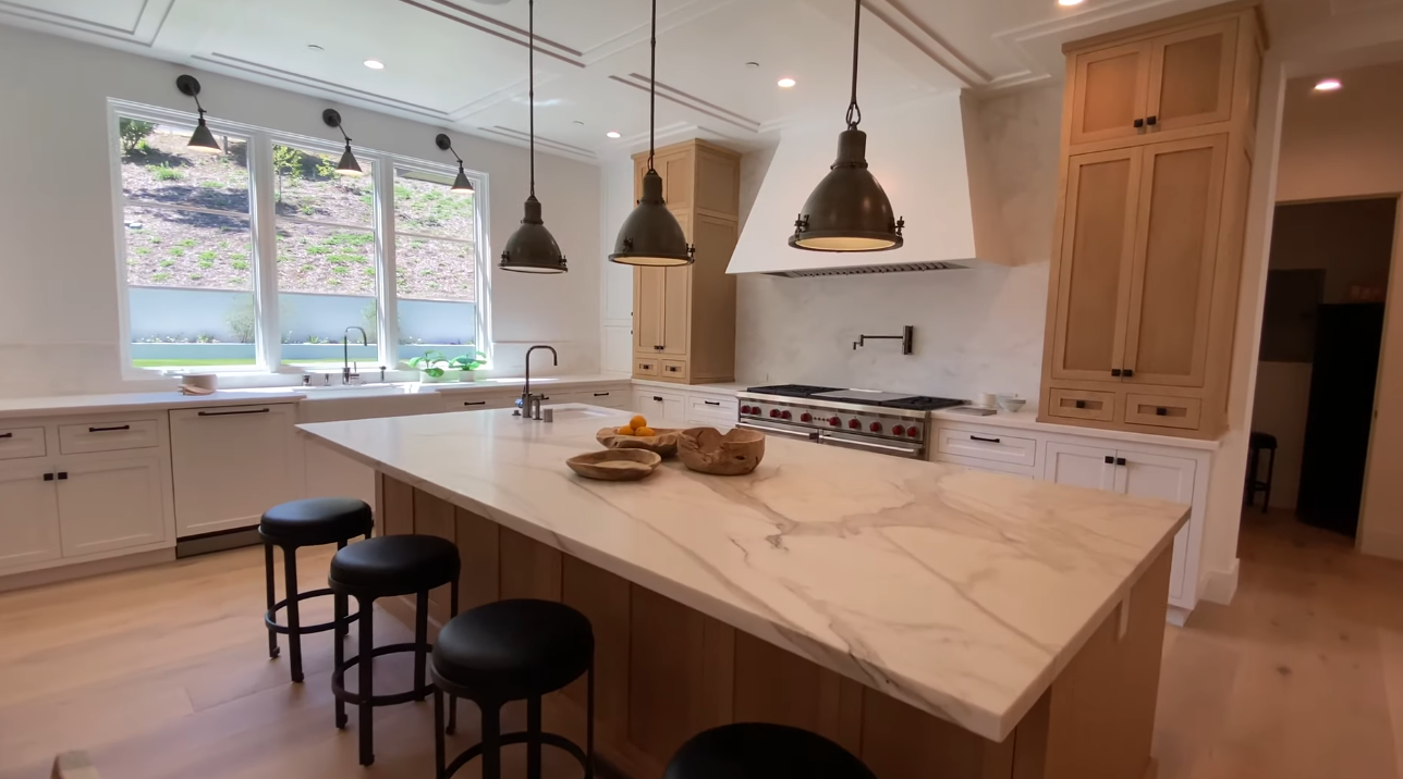 38 Photos vs. TOURING A $10,495,900 LUXURY MANSION | California LUXURY Home Tour | Los Angeles Mansion Tour - Luxury House & Interior Design Tour 38 Photos vs. TOURING A $10,495,900 LUXURY MANSION | California LUXURY Home Tour | Los Angeles Mansion Tour - Luxury House & Interior Design Tour