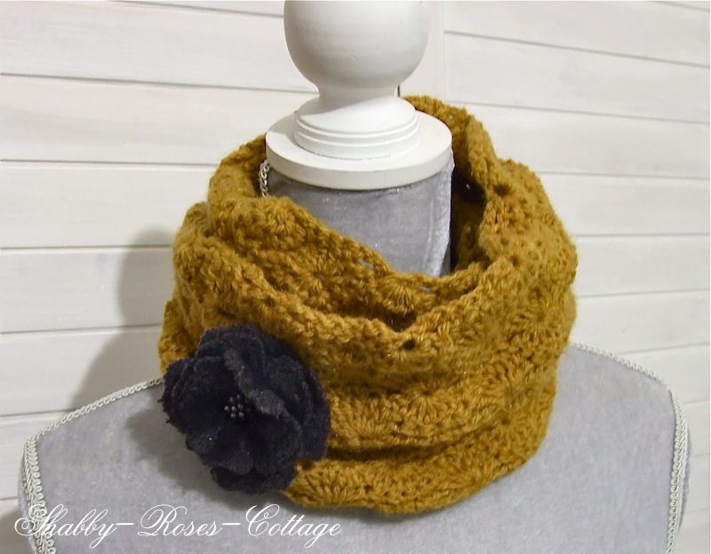 ShabbyRosesCottage Neck warmer...