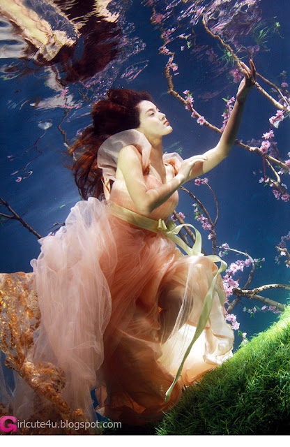 Cute Asian Girl Xi Wang Natural Underwater Peach Grove
