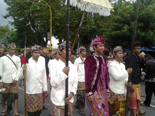  Kain Tenun Songket Sukarara Pakaian Adat Khas Lombok