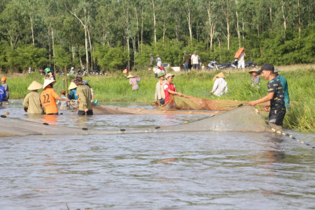 Hang ngan nguoi doi nang bat ca cau may - Anh 7