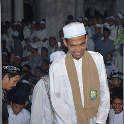 Ustaz Abdul Somad Berbagi Cerita Dengan Santri MUDI