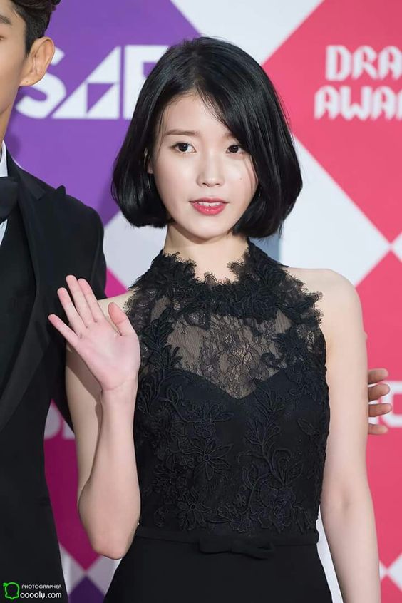IU Is A Black Dress Queen! | Daily K Pop News