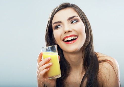 Sirop pour la toux et l'inflammation fait maison à l'ananas Sirop pour la toux et l'inflammation fait maison à l'ananas
