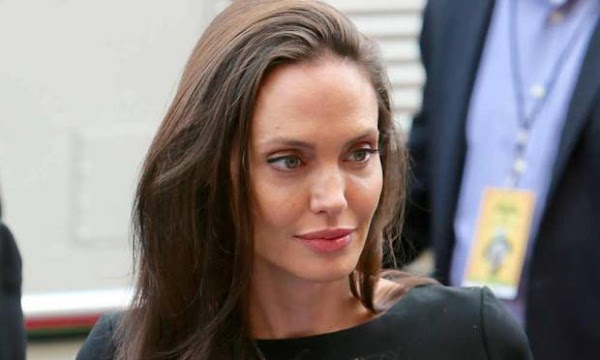 Angelina Jolie es premiada en medio a rumores que envuelven a Brad Pitt y Jennifer Aniston