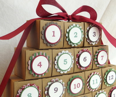 VIDEO: Stampin' Up! Tiny Treat Box Christmas Countdown Calendar + GIVEAWAY #advent #christmas www.juliedavison.com