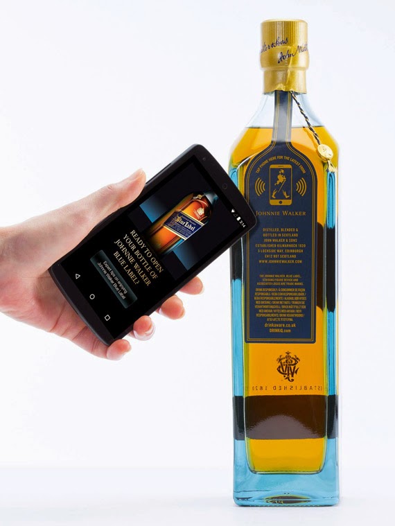 Johnnie Walker Blue Label σε έξυπνο μπουκάλι με NFC