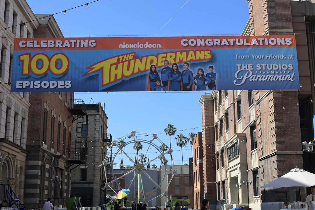 NickALive!: Cast And Crew Celebrate 100 Episodes of "The Thundermans"