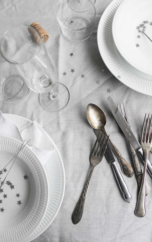New Year's Eve table setting, natural, Scandinavian table setting, via http://www.scandinavianlovesong.com/