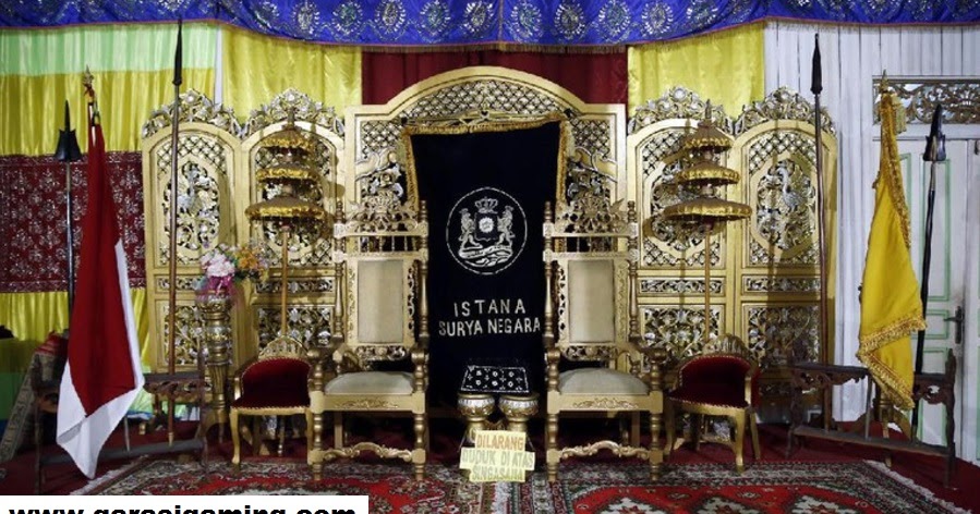 Melihat Keraton di Kabupaten Perbatasan IndonesiaMalaysia GARASI TRAVEL