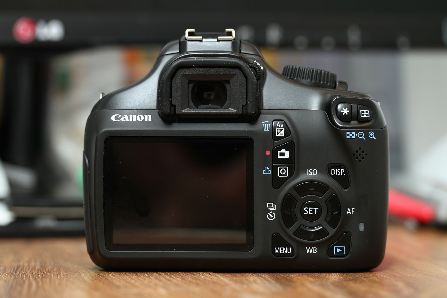 Kamera Canon 1100D Ada Hitam di Sudut Layar