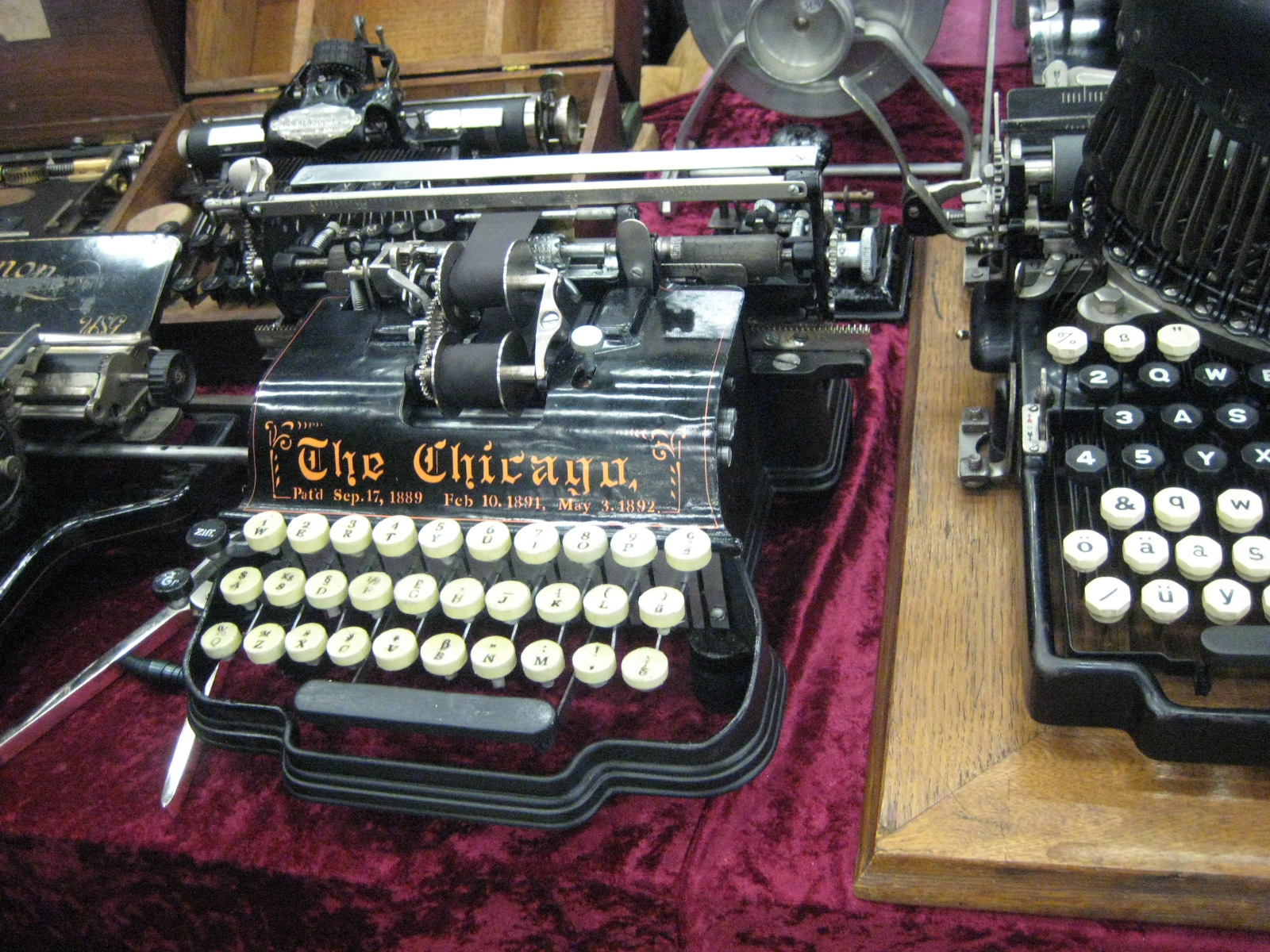 oz.Typewriter The Chicago Typewriter and the St Valentine's Day Massacre