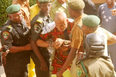 mazi nnamdi kanu fights prison warders abuja mazi nnamdi kanu fights prison warders abuja