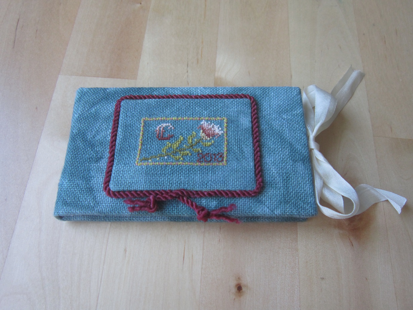 La caja en blanco English tapestry sewing box