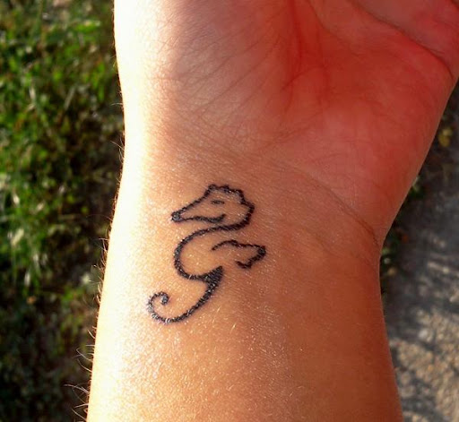 Cavalo-marinho Tatuagem no Pulso