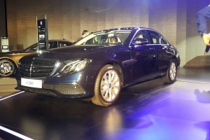 lót sàn xe Mercedes E class lót sàn xe Mercedes E class