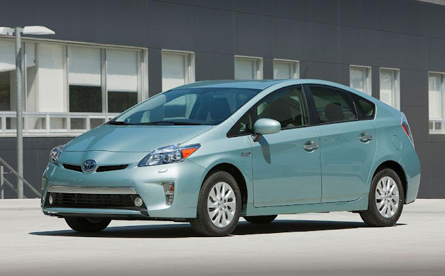 Auto CarGo Transport: Toyota Prius Hybrid 2013 Launched at Saudi