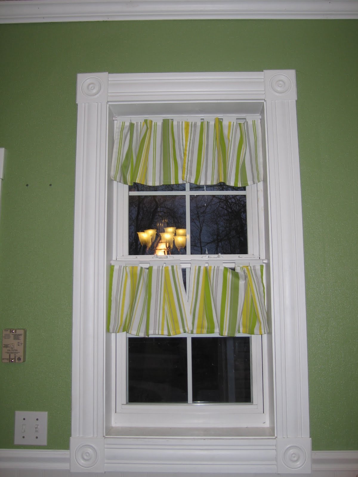 Lotte Lu and Brother Too DIY CHEAP kitchen curtains