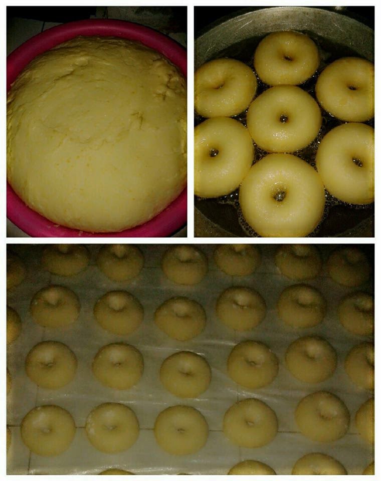 Ambil wadah lalu masukan tepung terigu, susu, gula, telur, ragi, baking powder dan air hangat. Resep Donat Mengembang Untuk Jualan