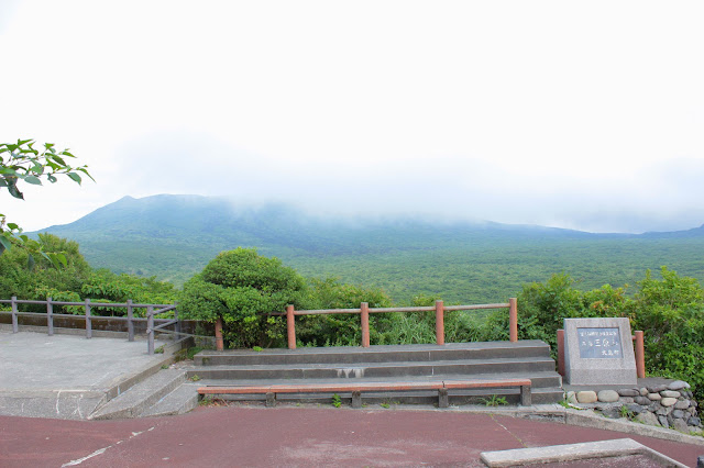 伊豆大島の火山、三原山トレッキングと火口をお鉢巡り【n】　カルデラ