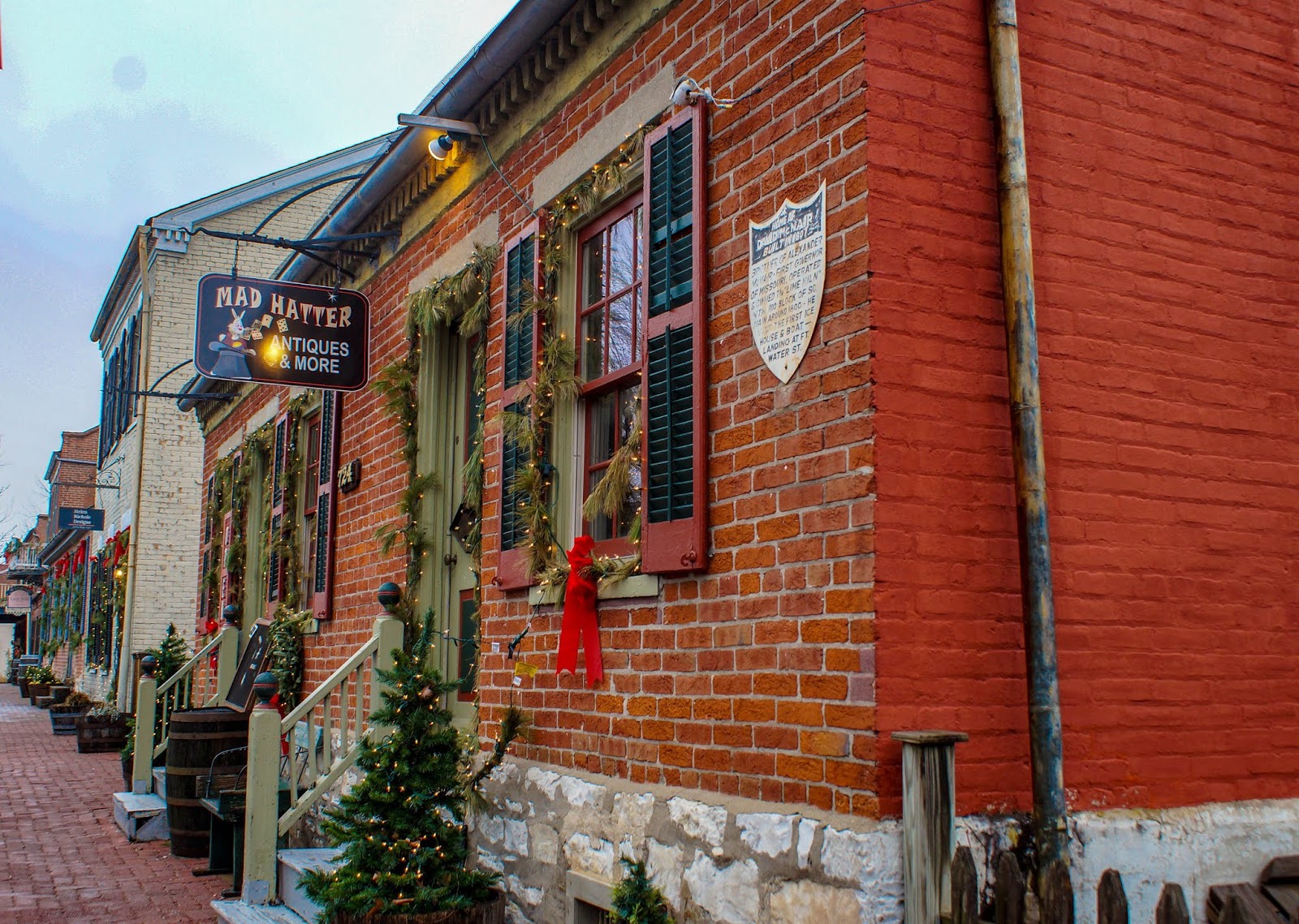 Photographing Christmas in Historic St. Charles