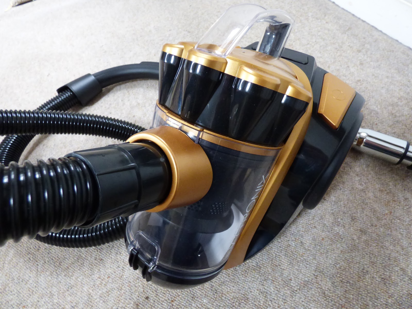 Chez Maximka Vytronix VTBC01 Compact Cyclonic Bagless Cylinder Vacuum