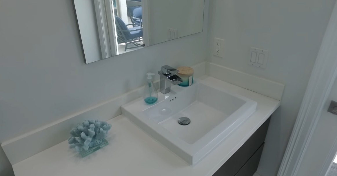 41 Photos vs. 2 MIAMI Waterfront Condos + Private Pool Home Interior Design Tours