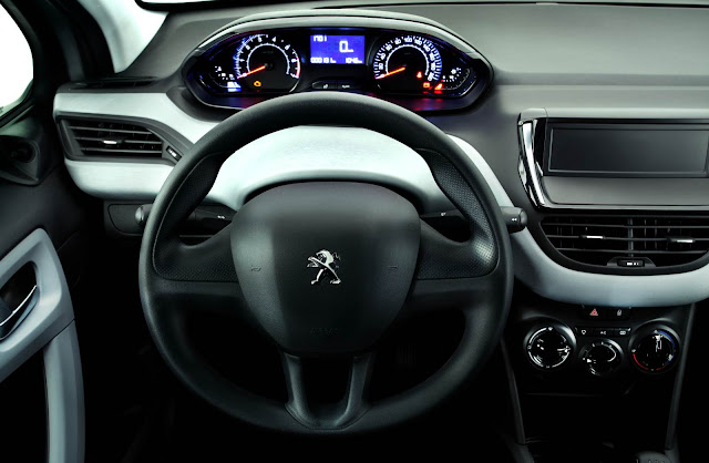 Peugeot 208 Active - interior
