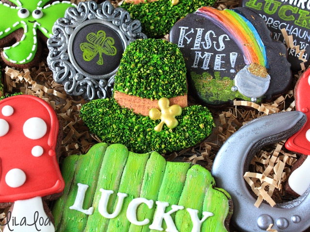 Learn how to make mossy covered leprechaun hat cookies for St. Patrick's Day! ~ Tutorial
