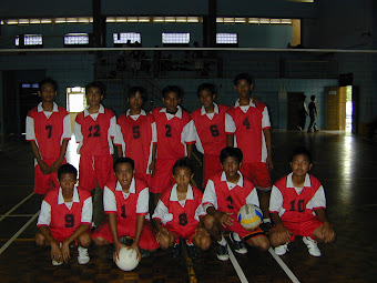 Tim Bola Voli SMPN 169 Jakarta di POR Pelajar Jakbar