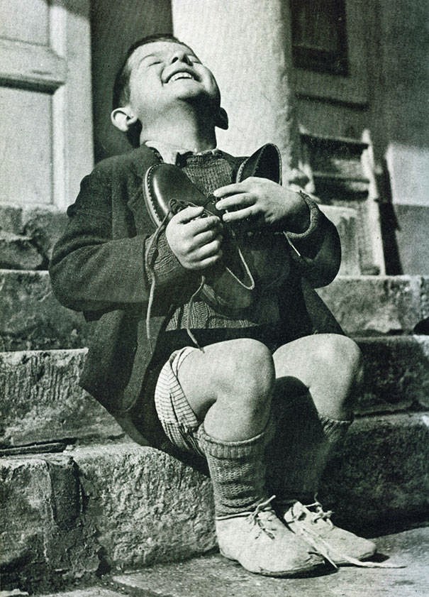 These 15 Incredibly Rare Historical Photos Will Leave You Speechless - This Austrian boy got a new pair of shoes in World War II.