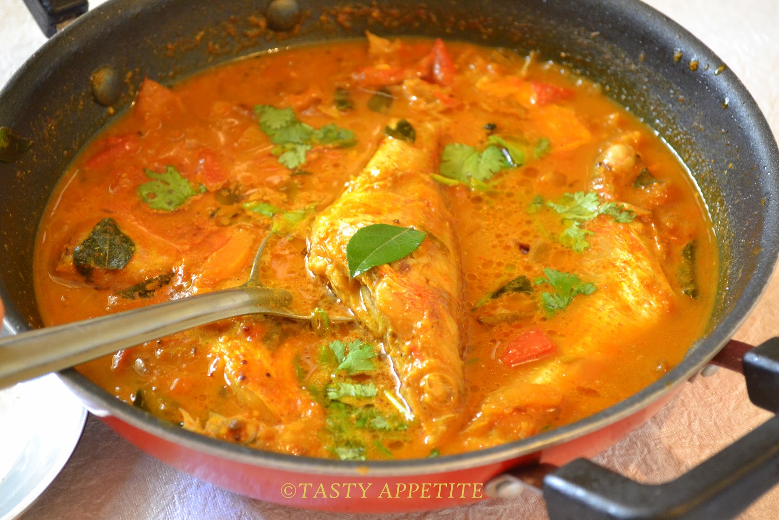 Spicy Fish Kuzhambu / Chettinad Fish Curry