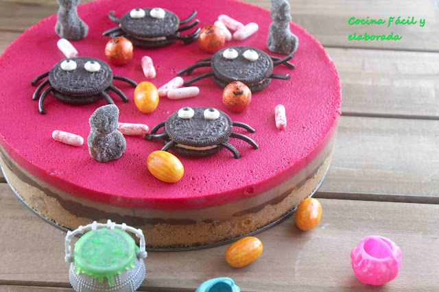 TARTA SANGRIENTA CON ARAÑAS (RECETAS DE HALLOWEEN)